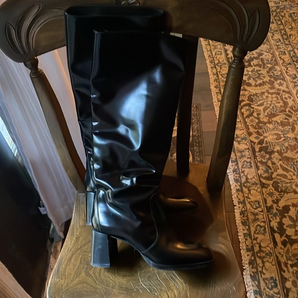 Prada boots - Picture 3 of 4